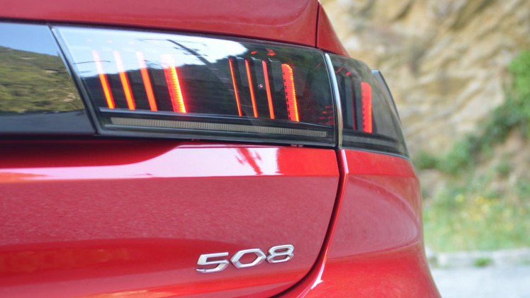 Peugeot gaat met de nieuwe 508 een compleet andere kant op. De auto is compacter dan zijn voorganger, maar heefg beslist meer inhoud.