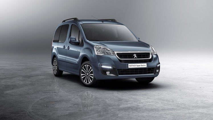 Peugeot presenteert een nieuwe versie van de Partner en wel een volledig elektrische. De elektrische versie is gebaseerd op de Partner Teppee en alle interieurruimte blijft behouden.