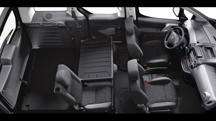 Peugeot presenteert een nieuwe versie van de Partner en wel een volledig elektrische. De elektrische versie is gebaseerd op de Partner Teppee en alle interieurruimte blijft behouden.