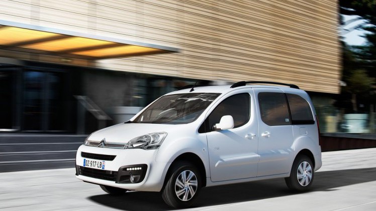 Peugeot presenteert een nieuwe versie van de Partner en wel een volledig elektrische. De elektrische versie is gebaseerd op de Partner Teppee en alle interieurruimte blijft behouden.