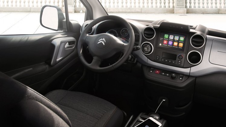 Peugeot presenteert een nieuwe versie van de Partner en wel een volledig elektrische. De elektrische versie is gebaseerd op de Partner Teppee en alle interieurruimte blijft behouden.