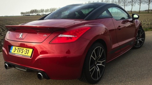 Test Peugeot RCZ R met 1.6 THP 270 pk turbomotor. Een sportieve wildebras met fraaie lijnen en een prachtig interieur. Het smakelijke alternatief voor de Peugeot 308 R, die nog moet komen.