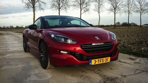 Test Peugeot RCZ R met 1.6 THP 270 pk turbomotor. Een sportieve wildebras met fraaie lijnen en een prachtig interieur. Het smakelijke alternatief voor de Peugeot 308 R, die nog moet komen.