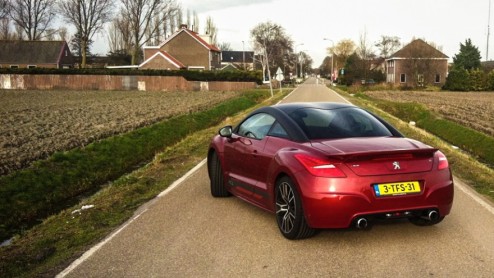 Test Peugeot RCZ R met 1.6 THP 270 pk turbomotor. Een sportieve wildebras met fraaie lijnen en een prachtig interieur. Het smakelijke alternatief voor de Peugeot 308 R, die nog moet komen.