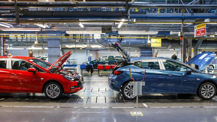 PSA schrapt 400 banen in de Vauxhall fabriek in Elesmere Port.