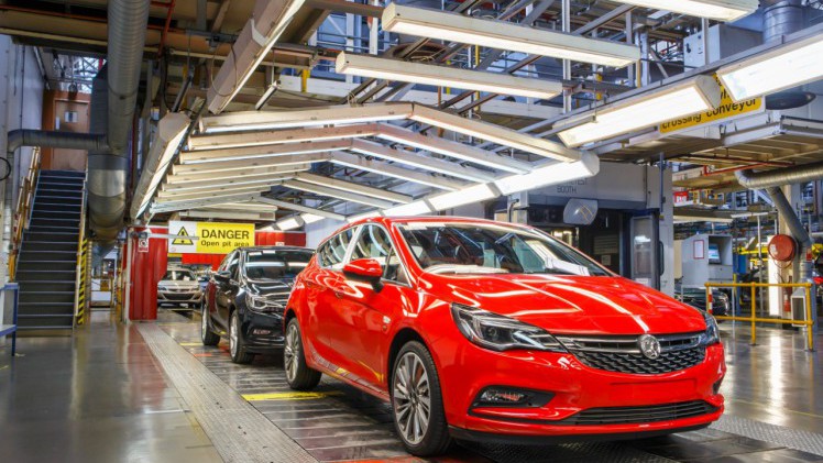 PSA schrapt 400 banen in de Vauxhall fabriek in Elesmere Port.