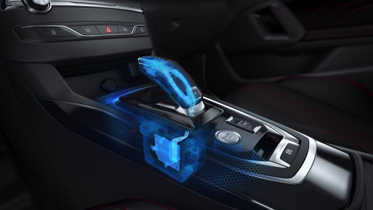 Peugeot geeft de 3008 niet alleen een facelift maar lanceert ook nieuwe elektronica en een splinternieuwe dieselmotor.