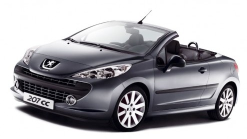 Nadat Peugeot de 207 Epure had laten zien was het uiterlijk van de 207 CC natuurlijk geen verassing meer. Zoals verwacht is al het wit niet doorgegaan.