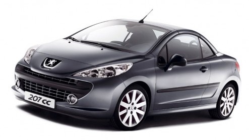 Nadat Peugeot de 207 Epure had laten zien was het uiterlijk van de 207 CC natuurlijk geen verassing meer. Zoals verwacht is al het wit niet doorgegaan.