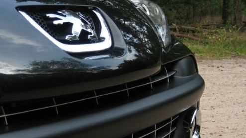 Het aanbod compacte coupe-cabriolets op de markt stijgt gestaag. Peugeot was er vroeg bij met de 206 CC, en dat bleek een schot in de roos. Gepast vervoer voor elk seizoen, zonder teveel concessies. O