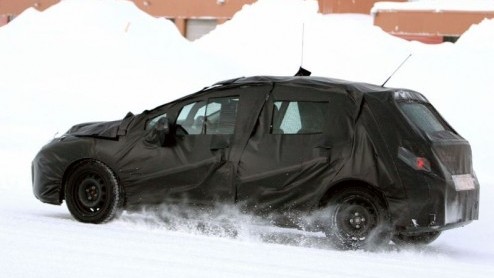 Geloof het of niet, maar onder al dat plastic en al die vuilniszakken zit de opvolger verscholen van de Peugeot 307. Inderdaad, de 308 komt eerder dan gepland stond.