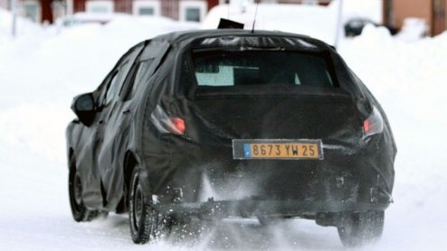 Geloof het of niet, maar onder al dat plastic en al die vuilniszakken zit de opvolger verscholen van de Peugeot 307. Inderdaad, de 308 komt eerder dan gepland stond.