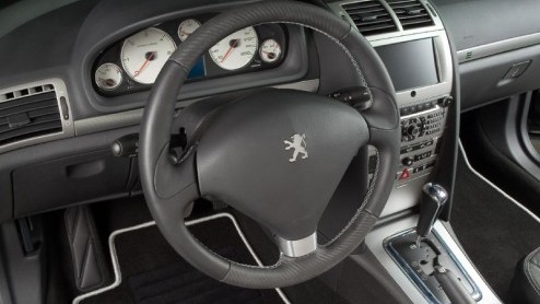 Wit schijnt in te zijn tegenwoordig. Dat moeten geloven als we alle wit gespoten conceptmodellen zien op diverse autoshows. Nou vinden wij wit niet echt de ideale kleur en daarom zijn we dan ook blij