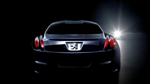 Peugeot warmt autoliefhebbers op door een nieuw studiemodel RC... aan te kondigen. Hoewel de volledige naam nog even onder de pet blijft, belooft de hybride aangedreven coupe GT een voorbode te zijn