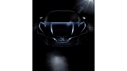 Peugeot warmt autoliefhebbers op door een nieuw studiemodel RC... aan te kondigen. Hoewel de volledige naam nog even onder de pet blijft, belooft de hybride aangedreven coupe GT een voorbode te zijn
