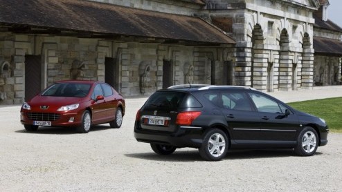 De Peugeot 407 heeft zoals we recent geleden konden laten zien een opfrisser gekregen. De populaire lease-leeuw kreeg een elegantere uitstraling en werd ook technisch verder verfijnd.