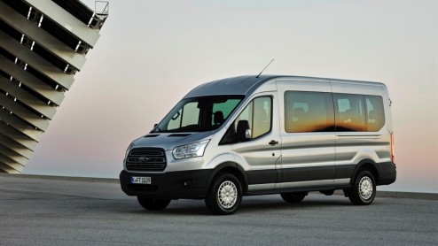 Ford Transit Minibus biedt plaats aan maximaal personen.