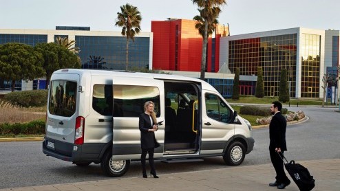 Ford Transit Minibus biedt plaats aan maximaal personen.