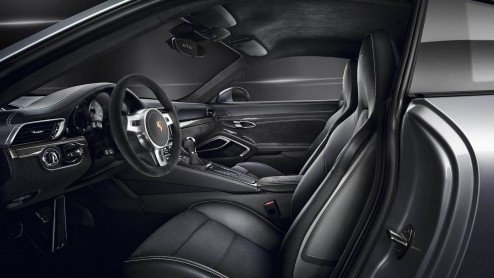 Zoals te verwachten, gaat Porsche ook van de huidige generatie 911 een GTS-variant leveren. De GTS slaat een brug tussen de reguliere Carrera S-modellen en de ultra sportieve GT3.