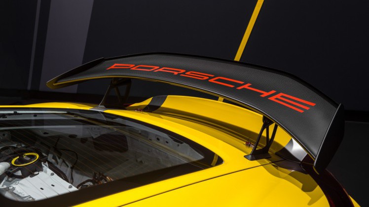 Porsche Cayman GT4 klaargestoomd op het circuit als Clubsport. Porsche presenteerde de circuittijger op de Los Angeles Motor Show.