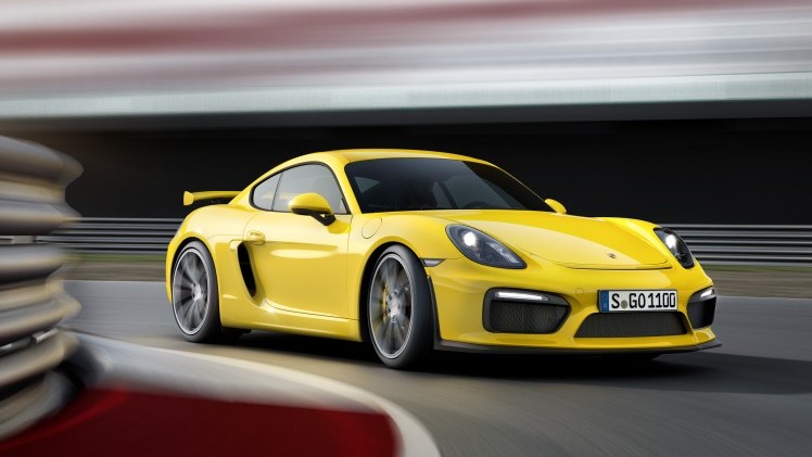 Porsche onthult Cayman GT4, de snelste Cayman in de familie. Hij staat live op de Autosalon van Geneve en rolt vanaf april de showrooms in.