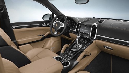 En wederom een Platinum Edition bij Porsche. Ditmaal is de Cayenne aan de beurt. De Platinum Edition-uitvoeringen zijn overigens alleen beschikbaar op de zescilindervarianten van de SUV.
