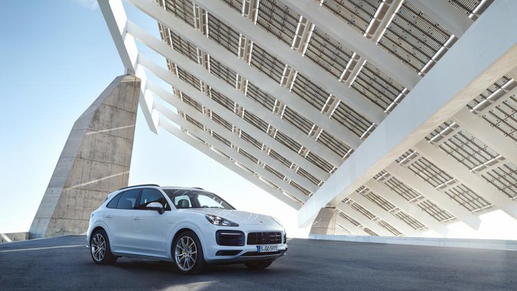 Porsche voegt de plug-in hybrid toe aan het leveringsprogramma van de nieuwe Cayenne.