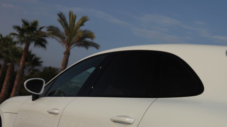 Autotest met de Porsche Macan GTS op Tenerife tijdens de persintroductie in november 2015. De SUV is de topper in zijn segment en komt als GTS extra krachtig voorrijden.