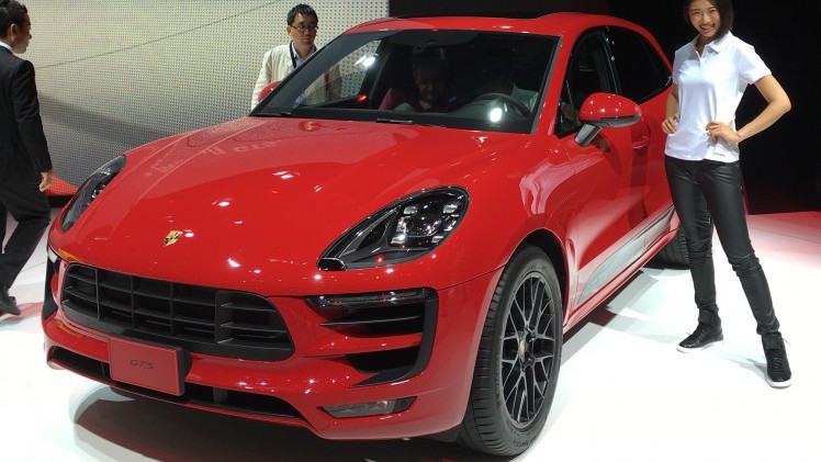 Meer rijplezier in Porsche Macan GTS dankzij meer vermogen, een aangepast onderstel, versterkte remmen en specifieke GTS-uitrusting.