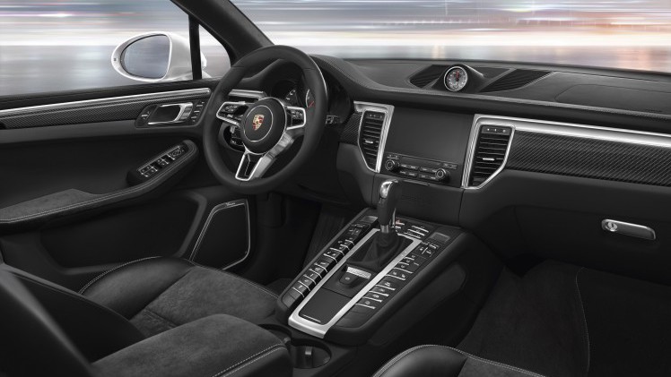 Nieuw interieur- en exterieurpakket voor Porsche Macan Turbo. Met deze optiemogelijkheden maak je van een Macan Turbo toch een beetje de GTS-variant. Al is hij wel sneller.