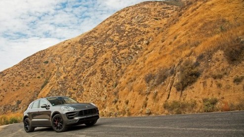 Vorige week stuurde Porsche een video rond waarop we een glimp konden opvangen van de Macan. Nu krijgen we een reeks fotos onder ogen van de compacte SUV met nauwelijks camouflage.