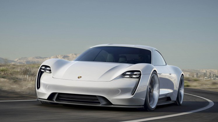 De volledig elektrische sportwagen van Porsche is de Mission E concept, een studiemodel met 600 pk, 500 kilometer actieradius en Porsche Turbo Charging.