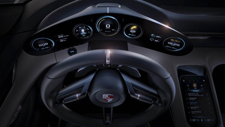 De volledig elektrische sportwagen van Porsche is de Mission E concept, een studiemodel met 600 pk, 500 kilometer actieradius en Porsche Turbo Charging.
