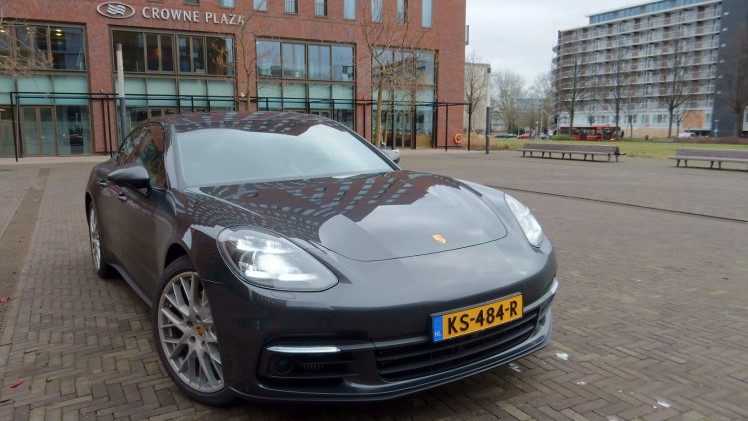 De Porsche Panamera gaat met het nieuwe model de tweede generatie in. Het concept is hetzelfde gebleven, maar de auto is op de nodige punten verbeterd. AutoVandaag deed een rijtest.