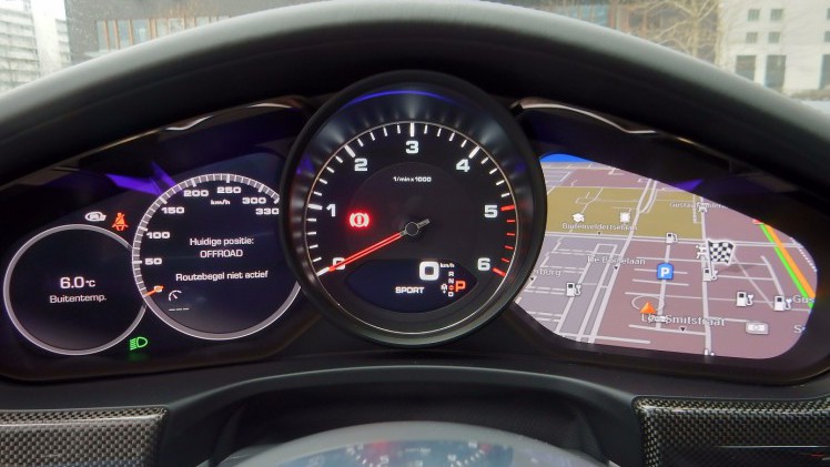 De Porsche Panamera gaat met het nieuwe model de tweede generatie in. Het concept is hetzelfde gebleven, maar de auto is op de nodige punten verbeterd. AutoVandaag deed een rijtest.