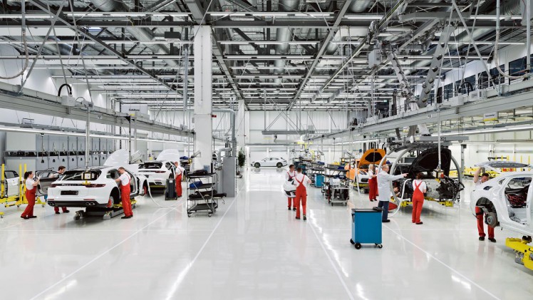 De eerste Porsche Panamera Sport Turismo is met de hand in de fabriek in Leipzig gebowud en dient als referentie voor alle exemplaren die volgen.