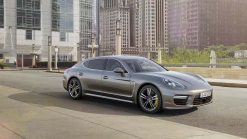 Ook Porsche reist eind deze maand af naar Tokyo. Op de Tokyo Motor Show haalt de fabrikant namelijk het doek van deze Panamera Turbo S.
