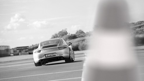 De Porsche Sport Driving School bestaat dit jaar 40 jaar. Wat ooit is voortgekomen uit een workshop voor eigenaren van de eerste Porsche 911 Turbo-modellen, is inmiddels uitgegroeid tot een instituut.