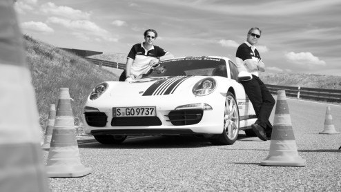 De Porsche Sport Driving School bestaat dit jaar 40 jaar. Wat ooit is voortgekomen uit een workshop voor eigenaren van de eerste Porsche 911 Turbo-modellen, is inmiddels uitgegroeid tot een instituut.