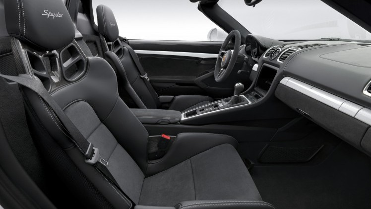 Porsche zet de nieuwe Boxster Spyder als wereldprimeur op de New York International Auto Show 2015.