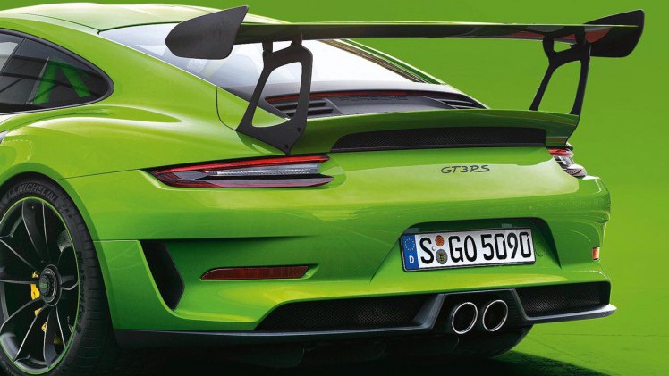 Bij Porsche worden nieuwe lakkleuren lange tijd van te voren ontwikkeld om te voldoen aan strenge eisen en tests.