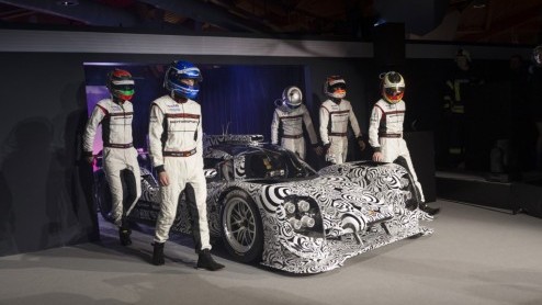 Porsche heeft tijdens de jaarlijkse Night Of Champions het team en de LMP1-raceauto voorgesteld waarmee de fabrikant in 2014 participeert in de World Endurance Championship en Le Mans.