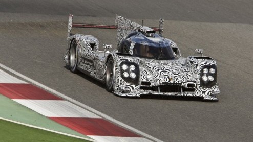 Porsche heeft tijdens de jaarlijkse Night Of Champions het team en de LMP1-raceauto voorgesteld waarmee de fabrikant in 2014 participeert in de World Endurance Championship en Le Mans.