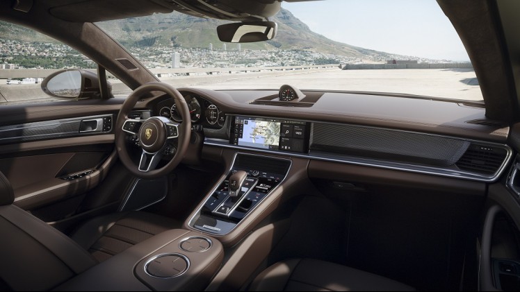 Porsche heeft de Panamera als shooting brake onthuld. De auto gaat net als de conceptcar door het leven als Sport Turismo en daarmee is er voor het eerst een tweede carrosserievariant voor de Panamera