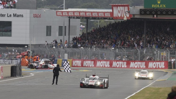 Voor het eerst sinds 1998 heeft Porsche Le Mans weer gewonnen. De eerste en tweede plek voor Regerend kampioen Audi eindigde als derde.
