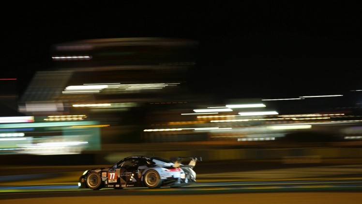 Voor het eerst sinds 1998 heeft Porsche Le Mans weer gewonnen. De eerste en tweede plek voor Regerend kampioen Audi eindigde als derde.