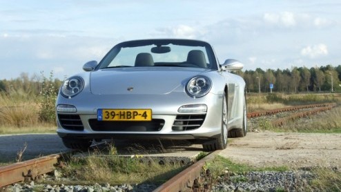 Zelfs een leek kan op afstand al het lijnenspel van de Porsche 911 herkennen. Toch slaagt de fabrikant er elke keer weer in om het model verder te verbeteren. De laatste vernieuwingsronde omvat niet a