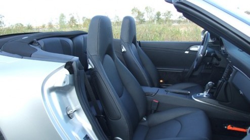 Zelfs een leek kan op afstand al het lijnenspel van de Porsche 911 herkennen. Toch slaagt de fabrikant er elke keer weer in om het model verder te verbeteren. De laatste vernieuwingsronde omvat niet a