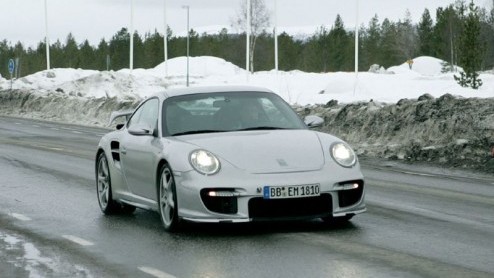 Dit is de nieuwe Porsche 911 GT2! Of in andere woorden, de snelste 911 die er in serie gebouwd gaat worden. Hij gaat er dus toch komen.