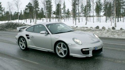 Dit is de nieuwe Porsche 911 GT2! Of in andere woorden, de snelste 911 die er in serie gebouwd gaat worden. Hij gaat er dus toch komen.